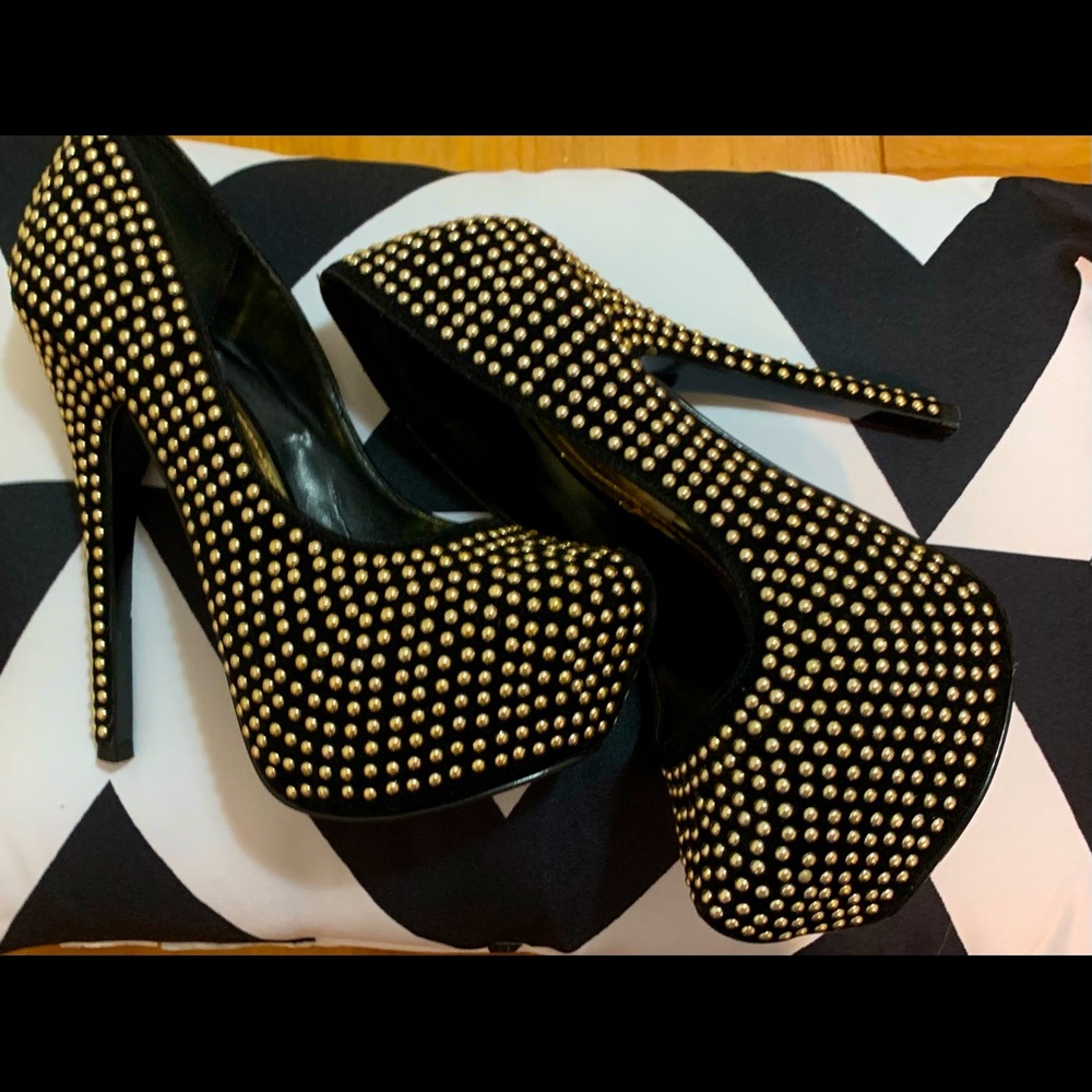 Studded Gold Stilettos 👠